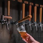 Por trás de cada cerveja, tem gente que ama o que faz.